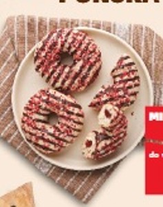 Donut s jahodovou náplňou
