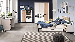 5: Izba pre mládež - písací stôl