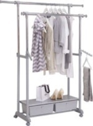 4: Pojazdný šatníkový stojan